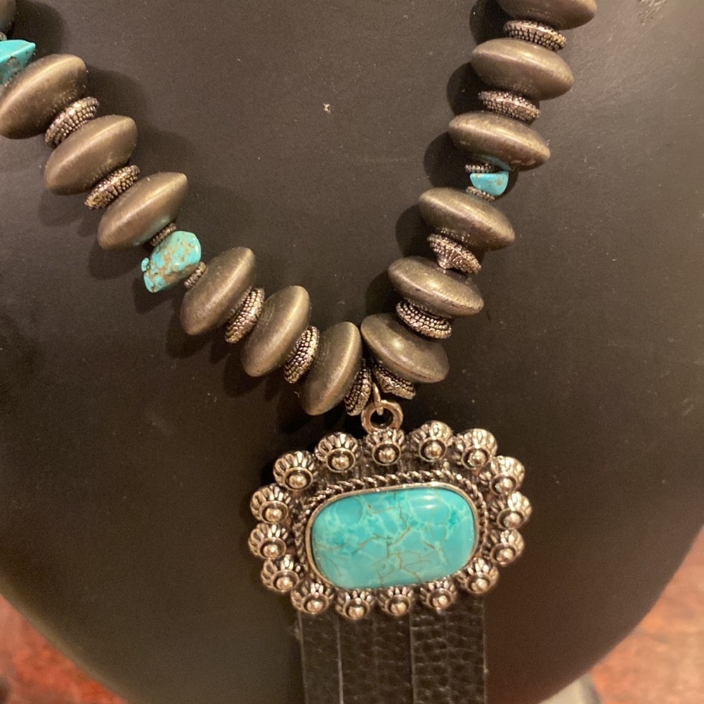 Unchained Necklace - Picture 4 of 6